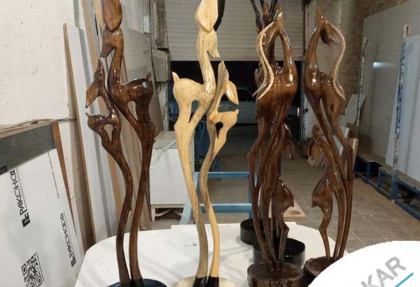 مجسمه های چوبی