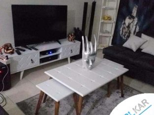 میز جلو مبلی چوبی با پایه های چوب مخروطی شکل