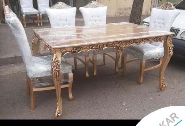 ناهار خوری تاجدار با میز