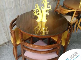 میز نهارخوری‌کم‌جا