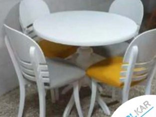 ناهارخوری مدل نعل اسبی
