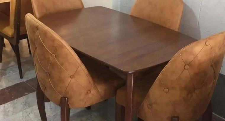 میز ناهارخوری شانل